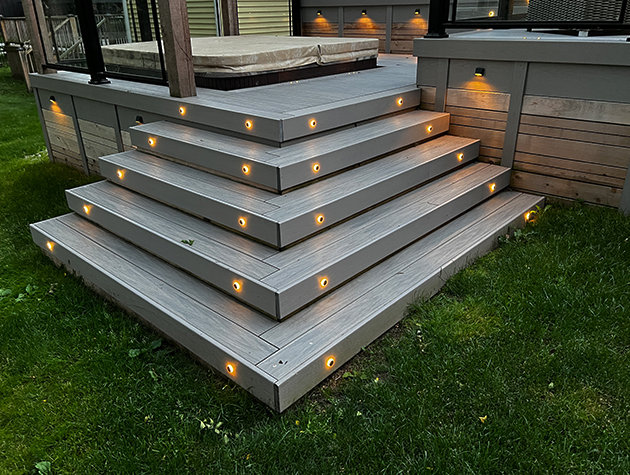 Backyard deck step lighting